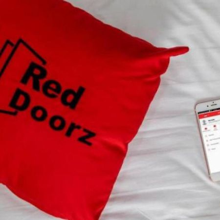RedDoorz Plus near RS RK Charitas 2 Palembang Exterior foto