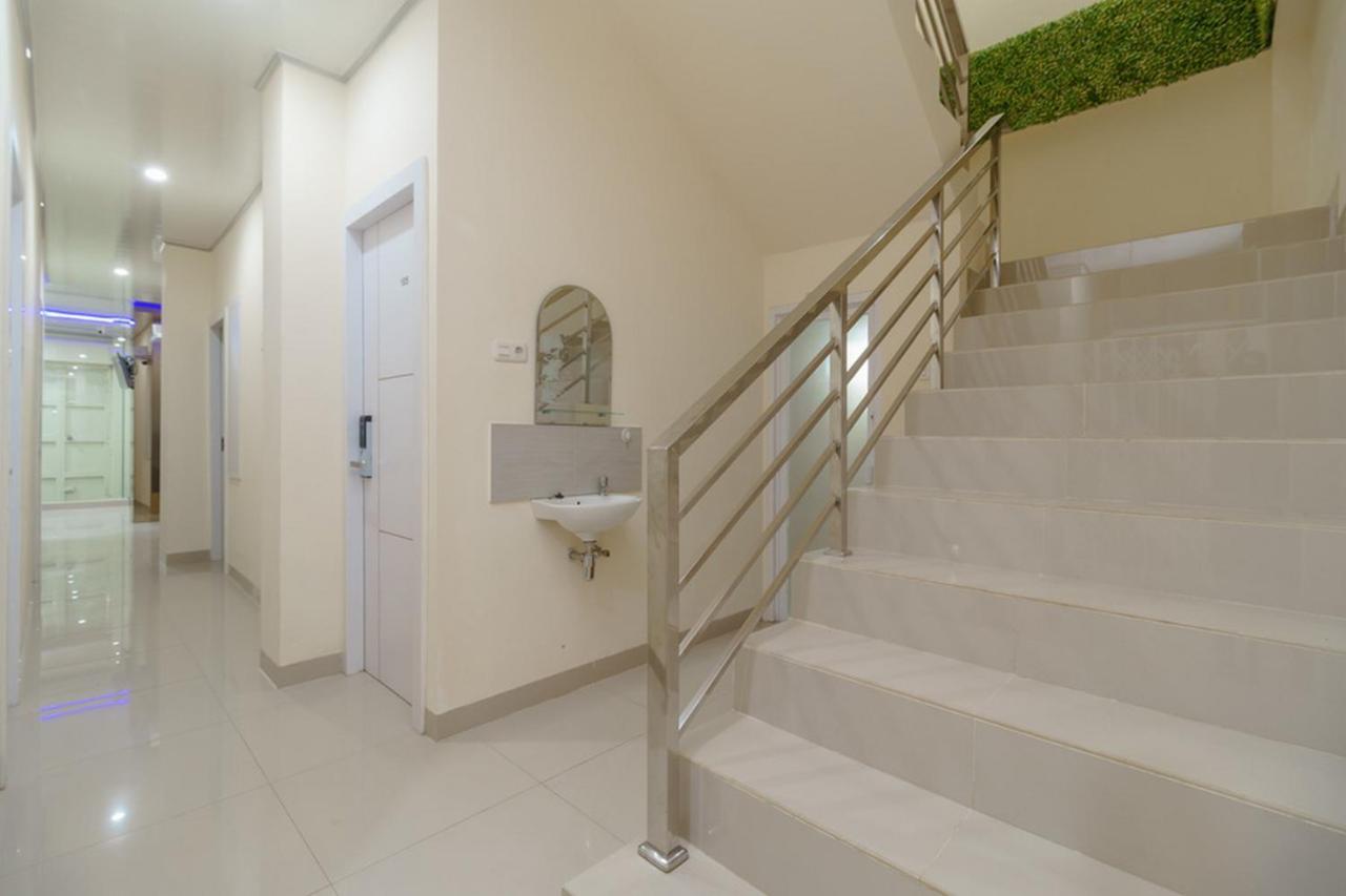 RedDoorz Plus near RS RK Charitas 2 Palembang Exterior foto