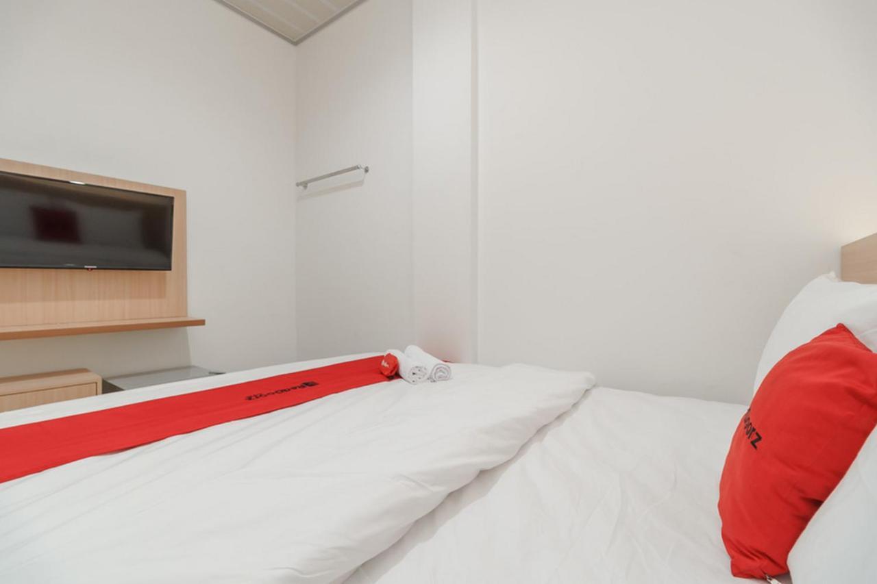 RedDoorz Plus near RS RK Charitas 2 Palembang Exterior foto