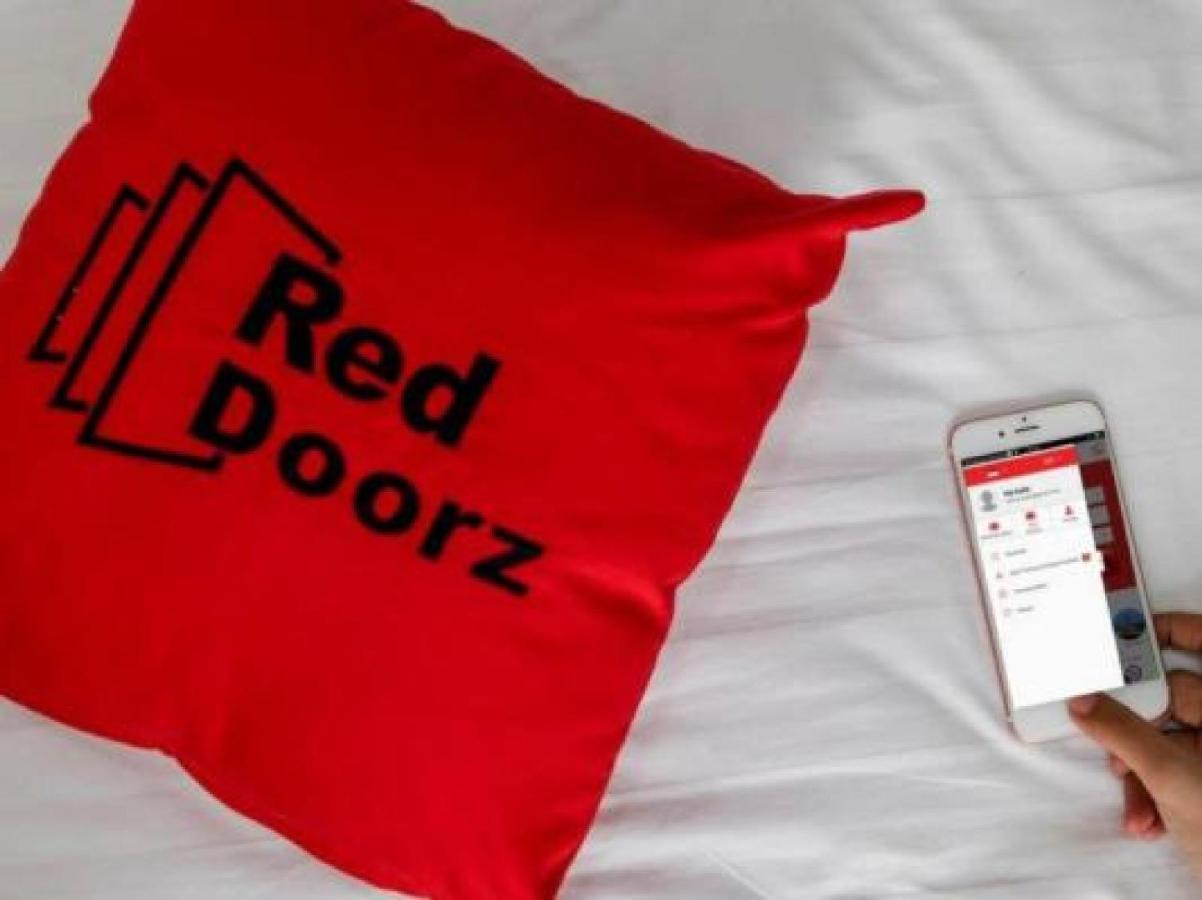 RedDoorz Plus near RS RK Charitas 2 Palembang Exterior foto